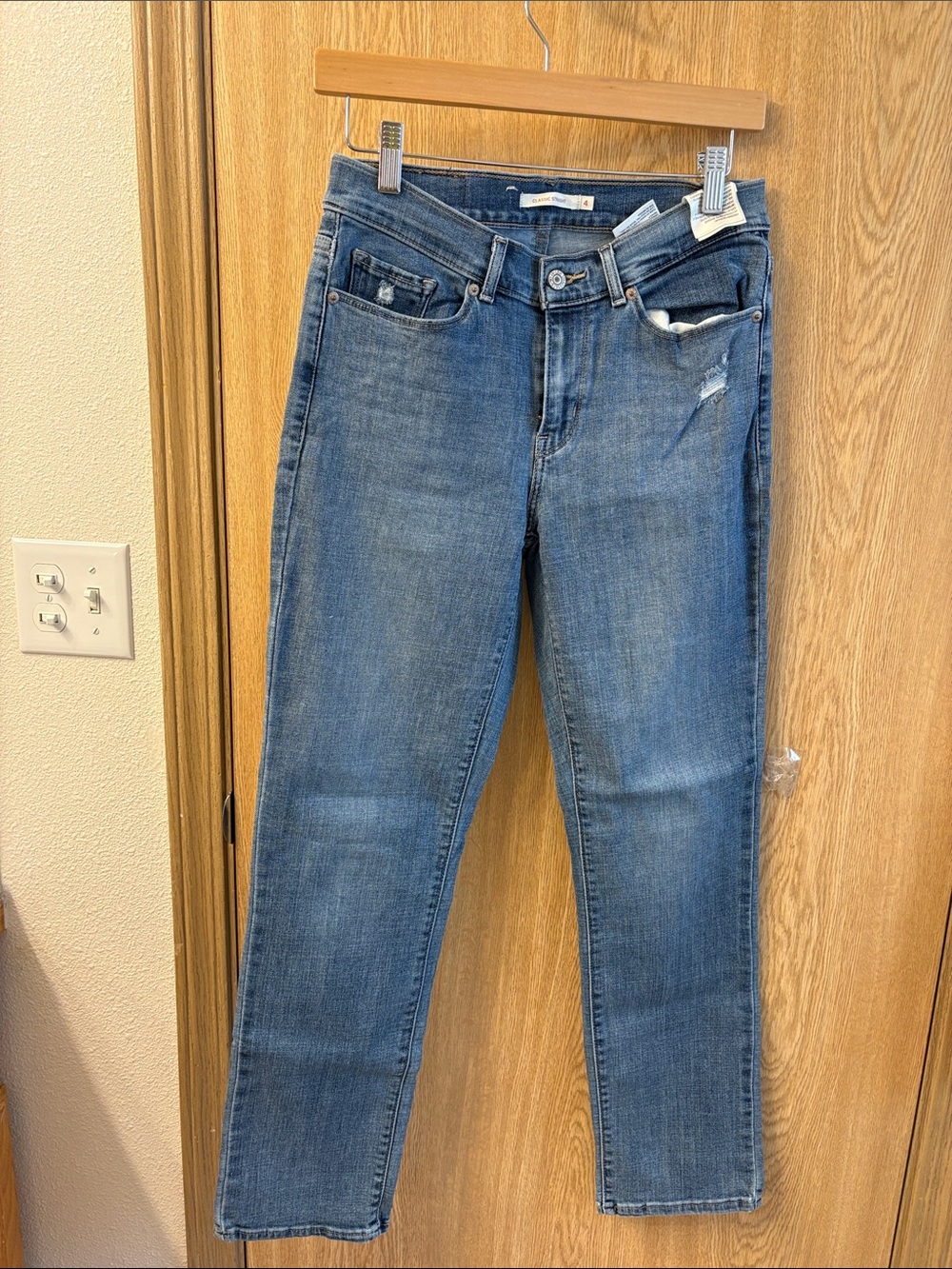Levi's Classic Women's Blue Straight-Leg Jeans